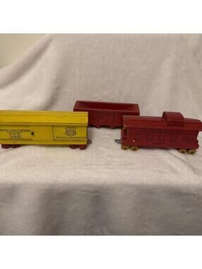 Train Pull Along Cars Vintage. Pacific Fruit.